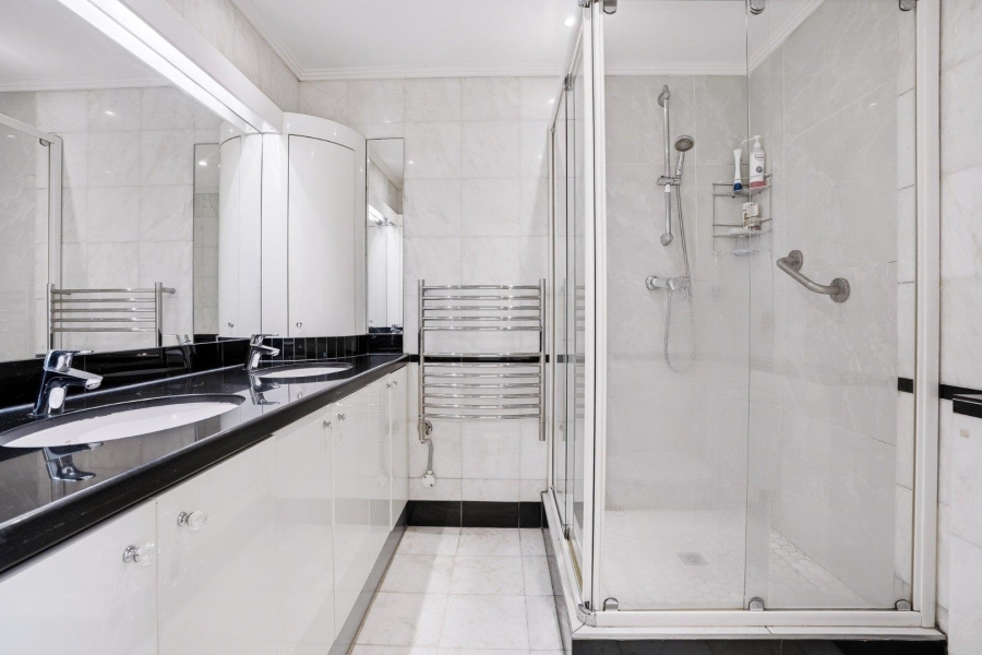 3 Bedroom Property for Sale in Three Anchor Bay Western Cape